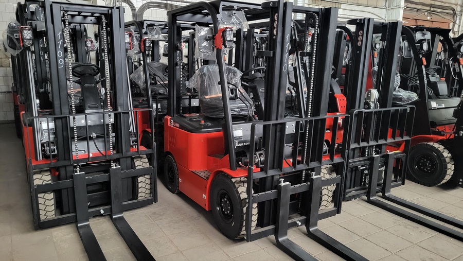 Тест-драйв складской техники на нашем складе в Мурино